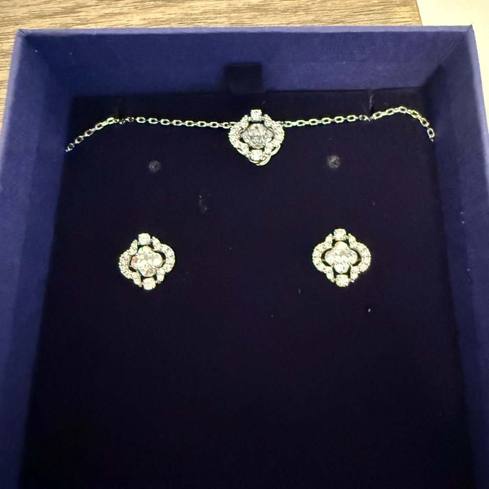 Swarovski - Una set - Mixed cuts, Clover, White, Rhodium plated - Brand New